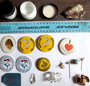 Vintage button pins + small collectables - small statues, etc. Buy from South Africa, Pretoria, Villieria